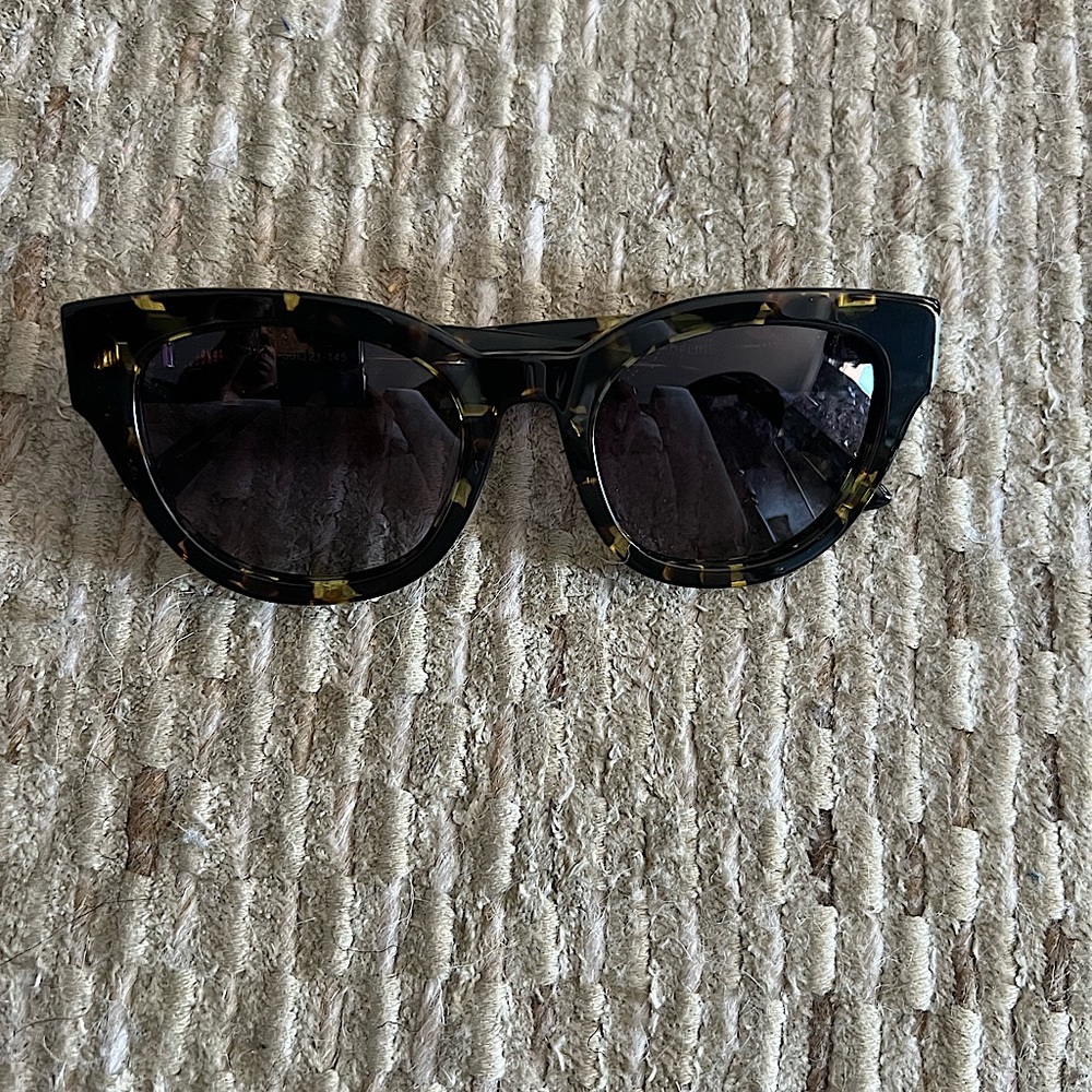 J. McLaughlin Tortoise Shell sunglasses - Picture 3 of 7
